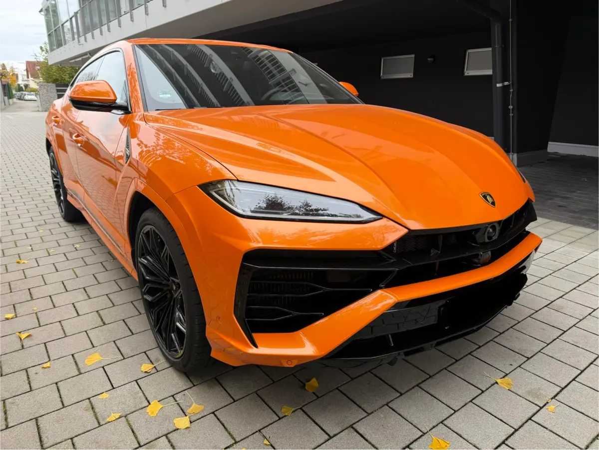 Lamborghini URUS SE 2025