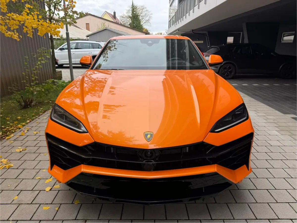 Lamborghini URUS SE 2025