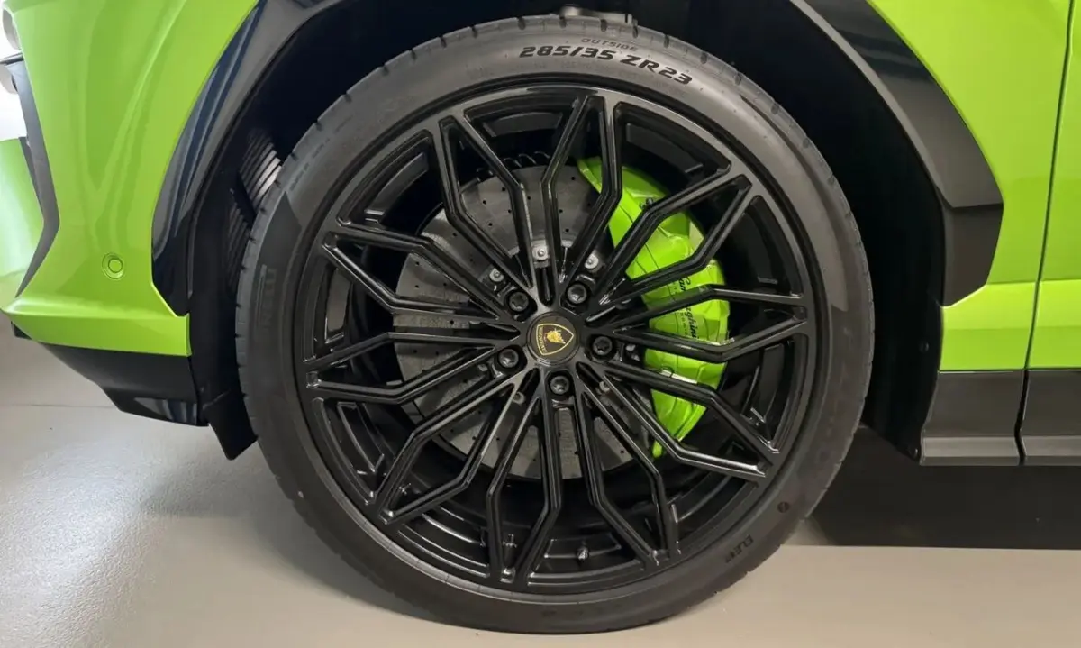 Lamborghini Urus SE 2026